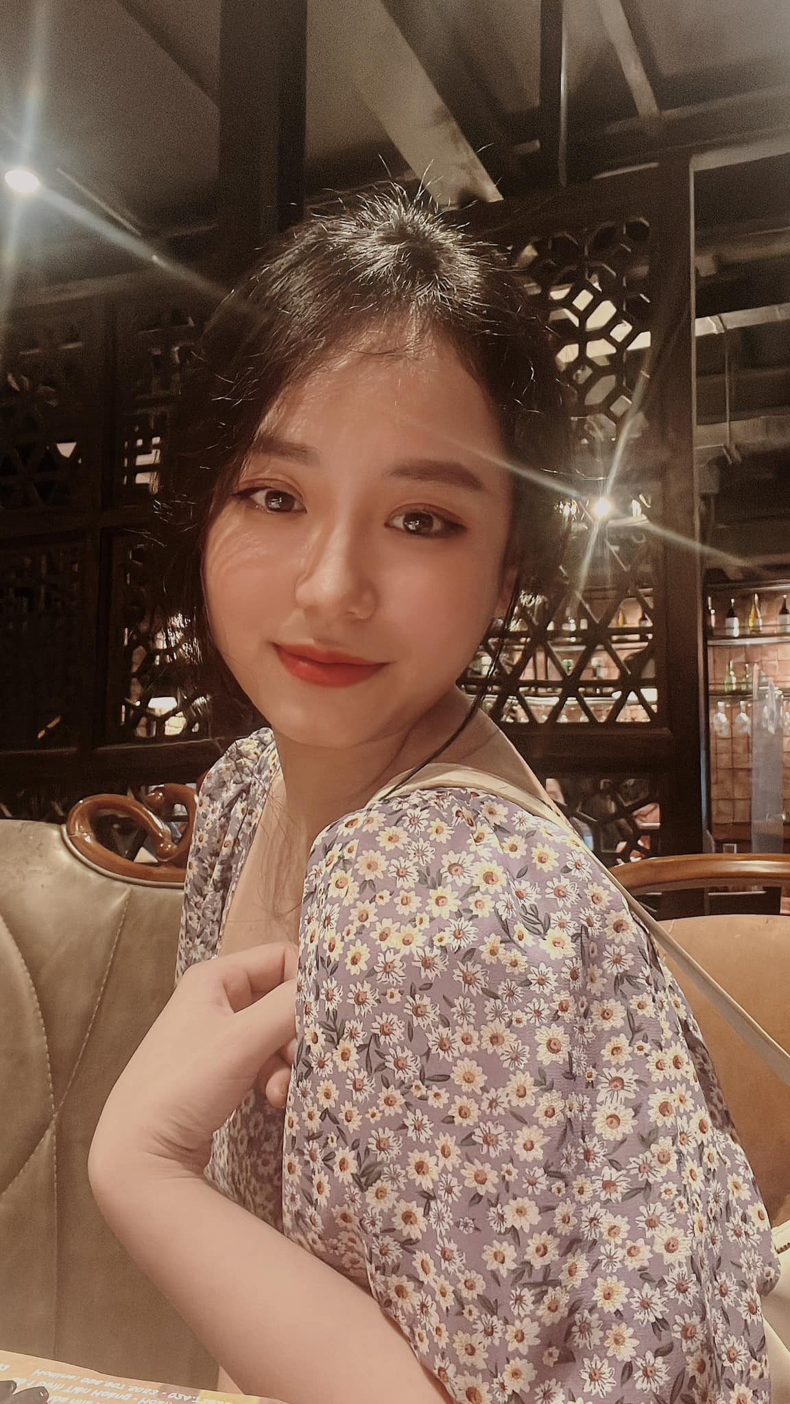 Trước đó, sau khi nổi tiếng trên mạng cô giáo Vật lý Minh Thu từng dính phải nhiều lùm xùm liên quan đến những phát ngôn của mình.