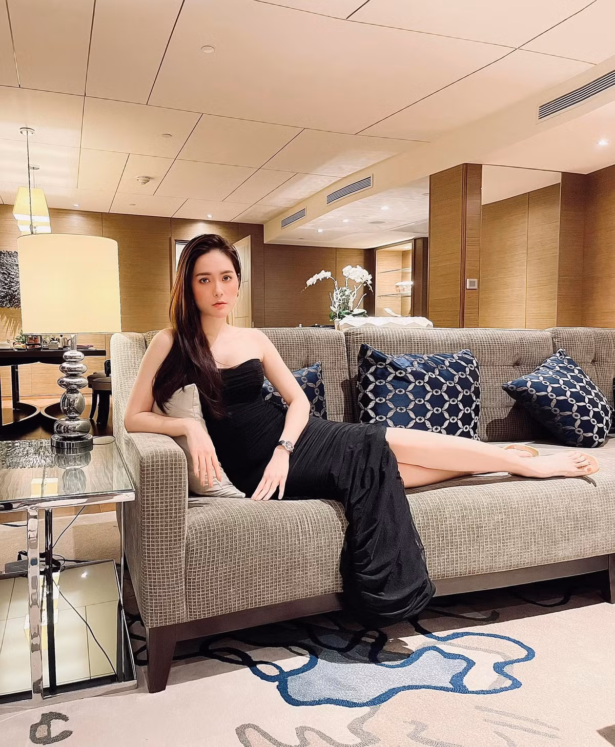 Hình ảnh khiến ai nấy cũng ngỡ ngàng bởi hiếm khi thấy nữ đại gia quận 7 lại chịu cởi kể từ khi lấy chồng sinh con.