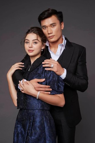 Thời gian qua cặp đôi thủ môn Bùi Tiến Dũng và bạn gái mẫu Tây liên tục lộ ra nhiều hình ảnh sống chung với nhau khiến netizen đoán già đoán non.