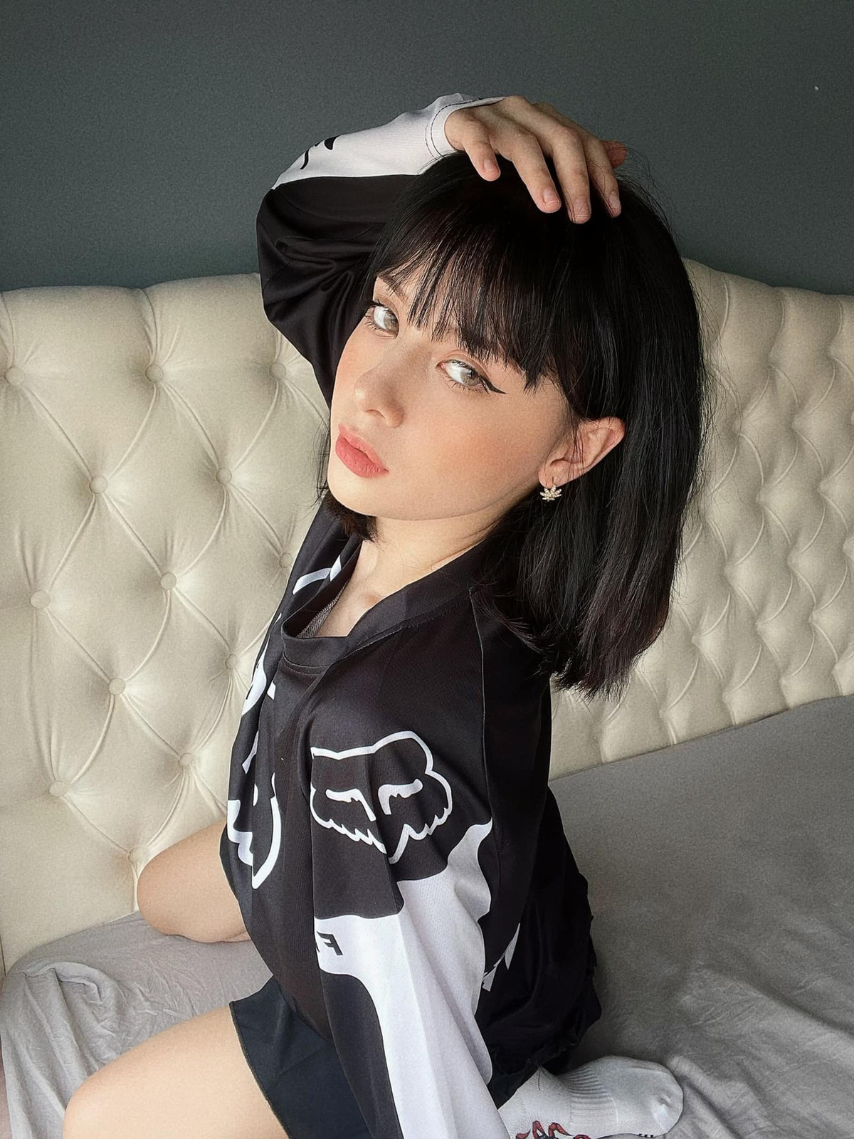 Phong cách này không chỉ hợp với cá tính của Sandra mà còn giúp cô nàng tự tin rất nhiều trong cách tạo dáng.