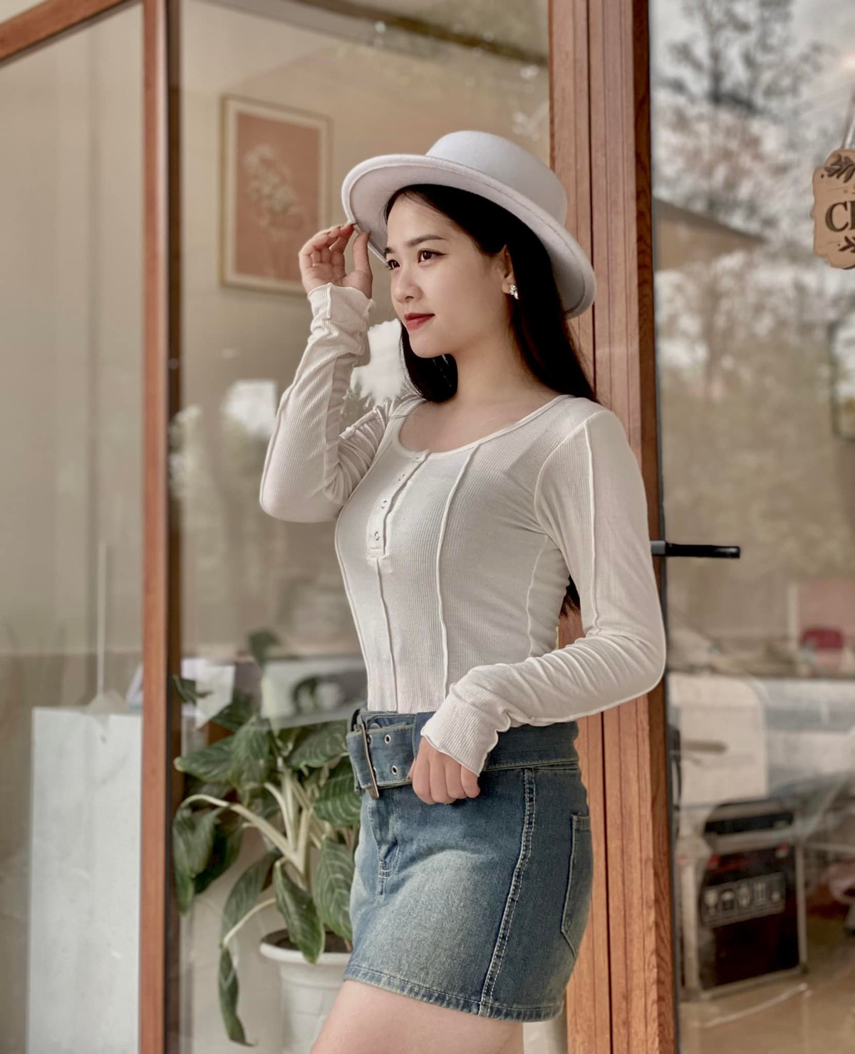 Tuy nhiên, cư dân mạng vẫn tìm ra bằng chứng Quang Hải - Huyền My nói lời yêu thương hay đi du lịch cùng nhau. Nhưng sau đó cả hai đã quyết định dừng lại và vẫn giữ mối quan hệ tốt đẹp.