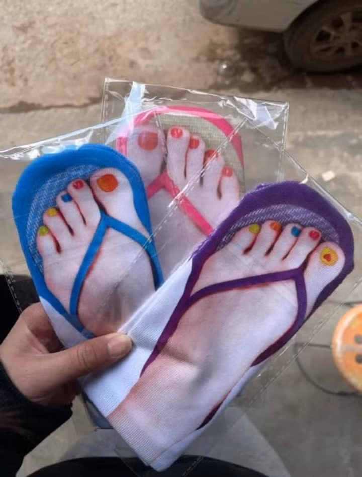 Có thể tiết kiệm tiền làm nail, thậm chí cả tiền mua giày dép khi sử dụng đôi tất độc đáo này.