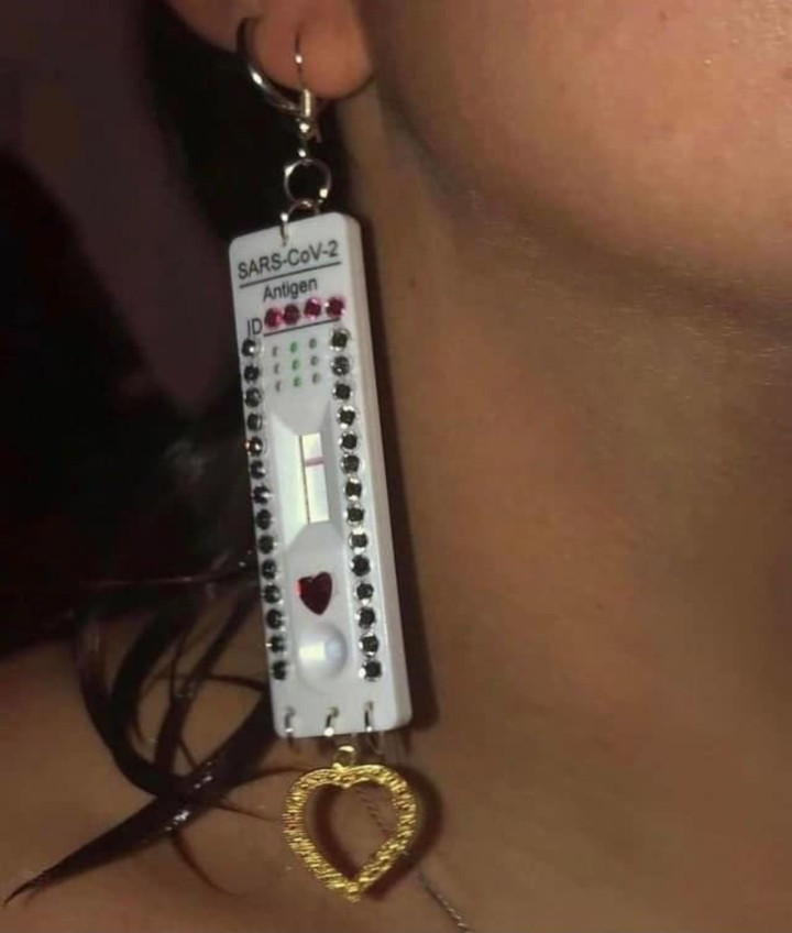 Một công đôi việc, vừa tận dụng được bộ kit test, vừa khẳng định với mọi người rằng mình vẫn "bất tử".