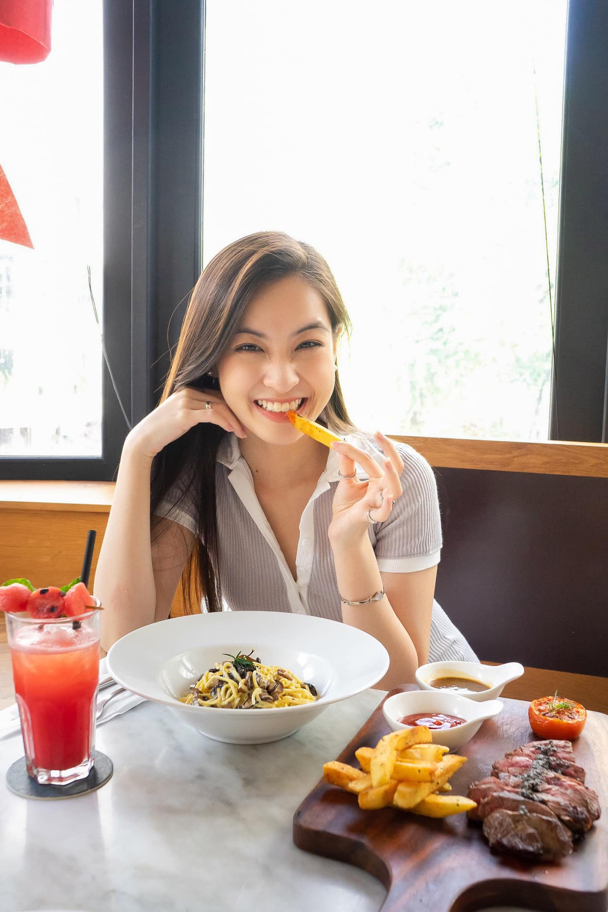 Mặc dù "lệch chuẩn" nhưng cư dân mạng phản ứng rất tích cực trước hình ảnh của Thảo Tâm. Ảnh: FBNV