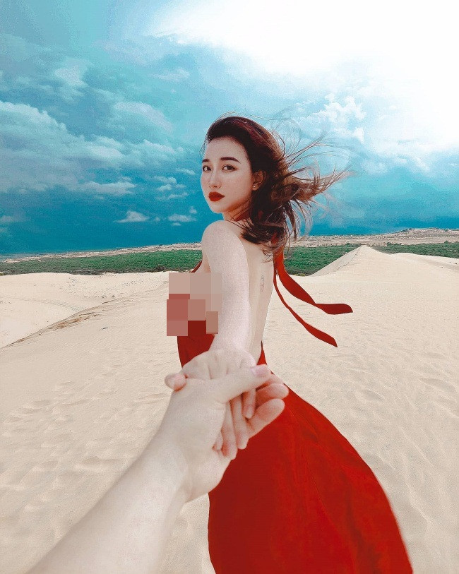 Được biết cô là một make-up artist đang sinh sống và làm việc ở TP Hồ Chí Minh.