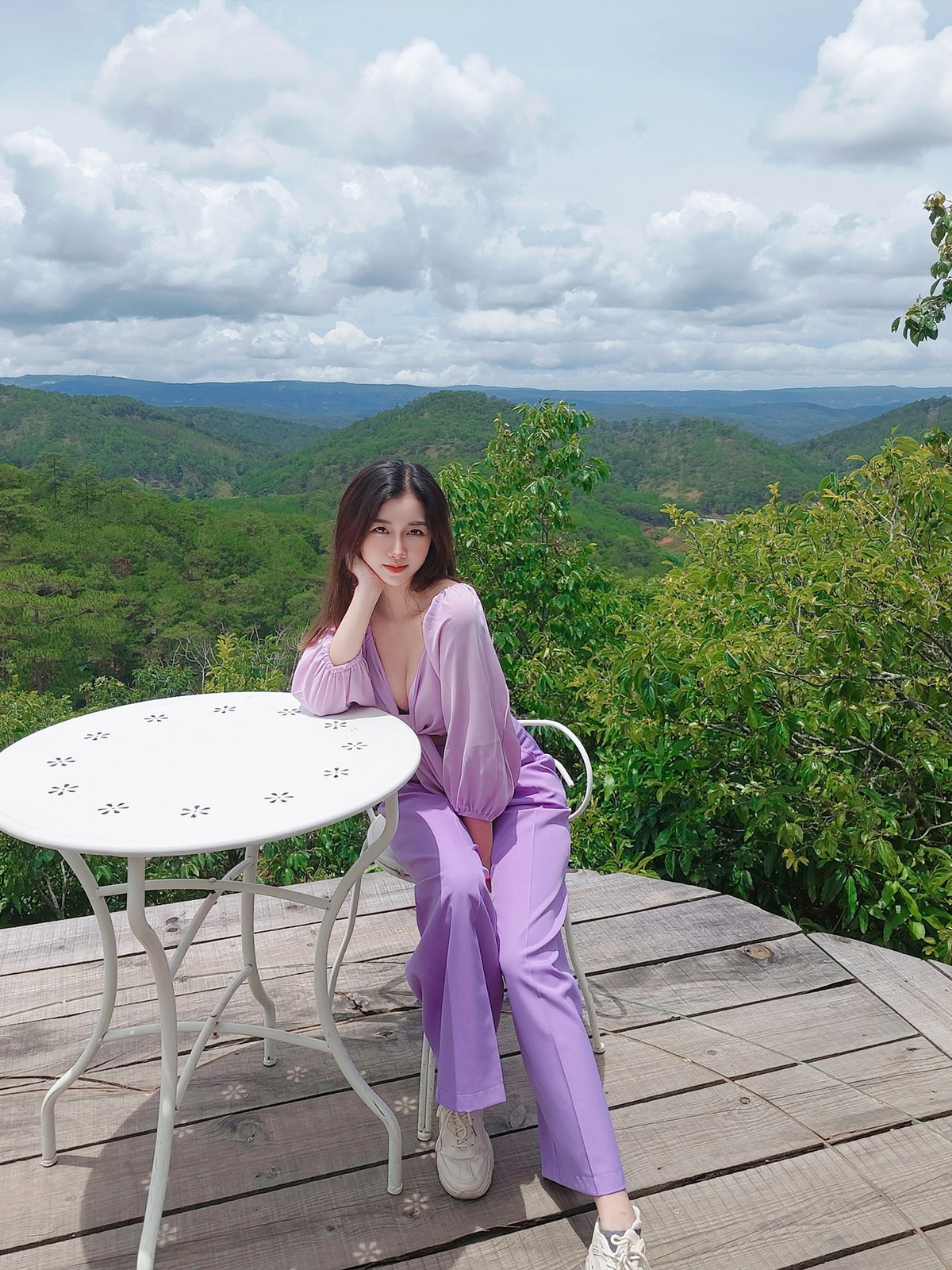 Bởi vậy, dù không phải người nổi tiếng nhưng cô vẫn có lượng người theo dõi không nhỏ trên mạng xã hội. Ảnh: IGNV