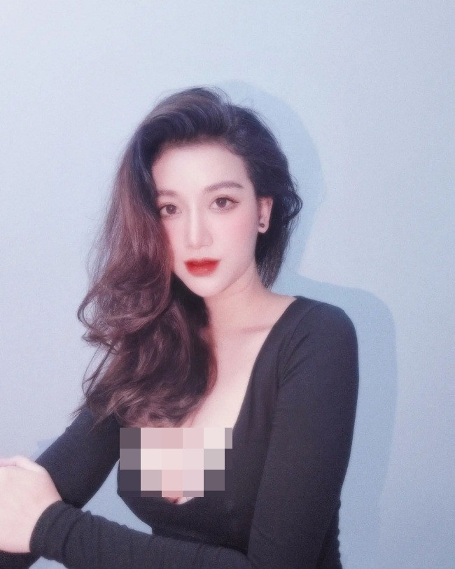 Không chỉ có cách ăn vận ấn tượng, người đẹp còn có diện mạo xinh đẹp, theo đuổi thời trang táo bạo.