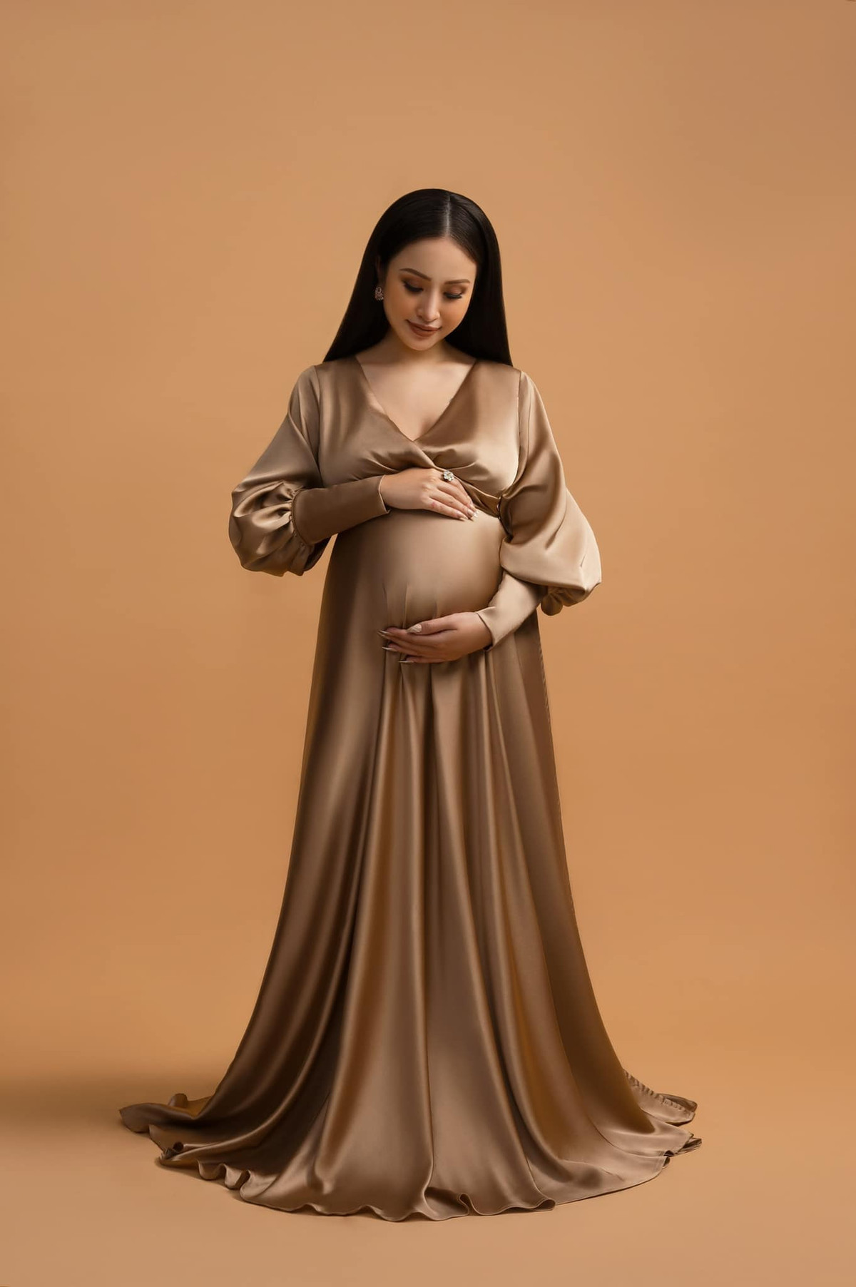 Vân Hugo nhận nhiều lời khen "có cánh" cho diện mạo xinh đẹp, thần sắc rạng rỡ.