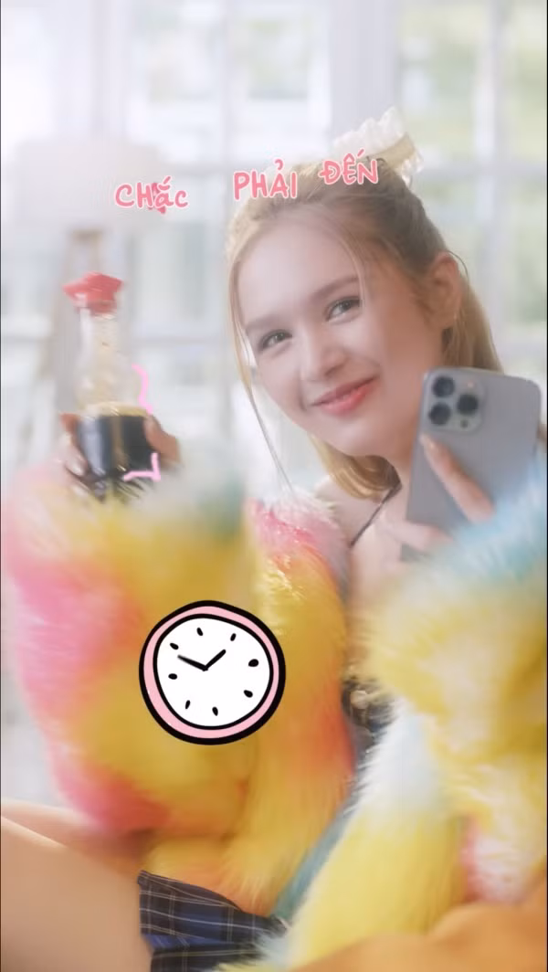 Nàng hot girl Gen Z vẫn rạng rỡ, xinh đẹp dưới bất kỳ góc máy, ống kính nào.