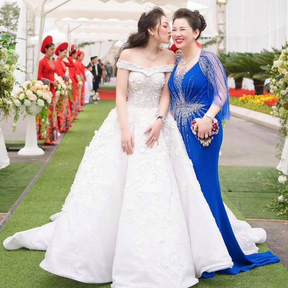 Cô dâu Nam Định từng nổi tiếng với đám cưới “khủng” giờ ra sao? Co dau Nam Dinh tung noi tieng voi dam cuoi “khung” gio ra sao?