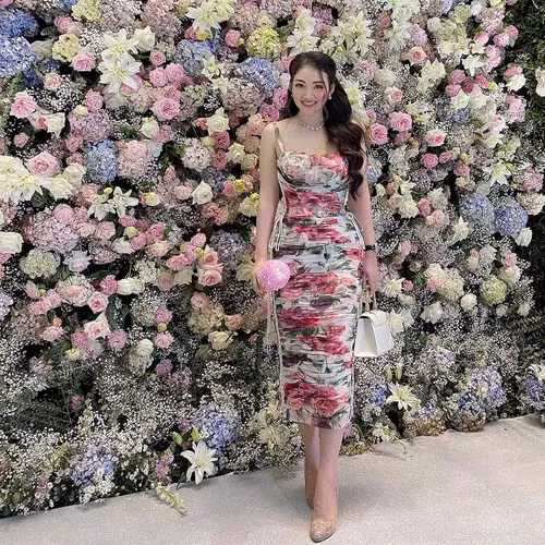 Sau khi trải qua 2 lần sinh nở, Thu Hương vẫn giữ được thân hình quyến rũ.