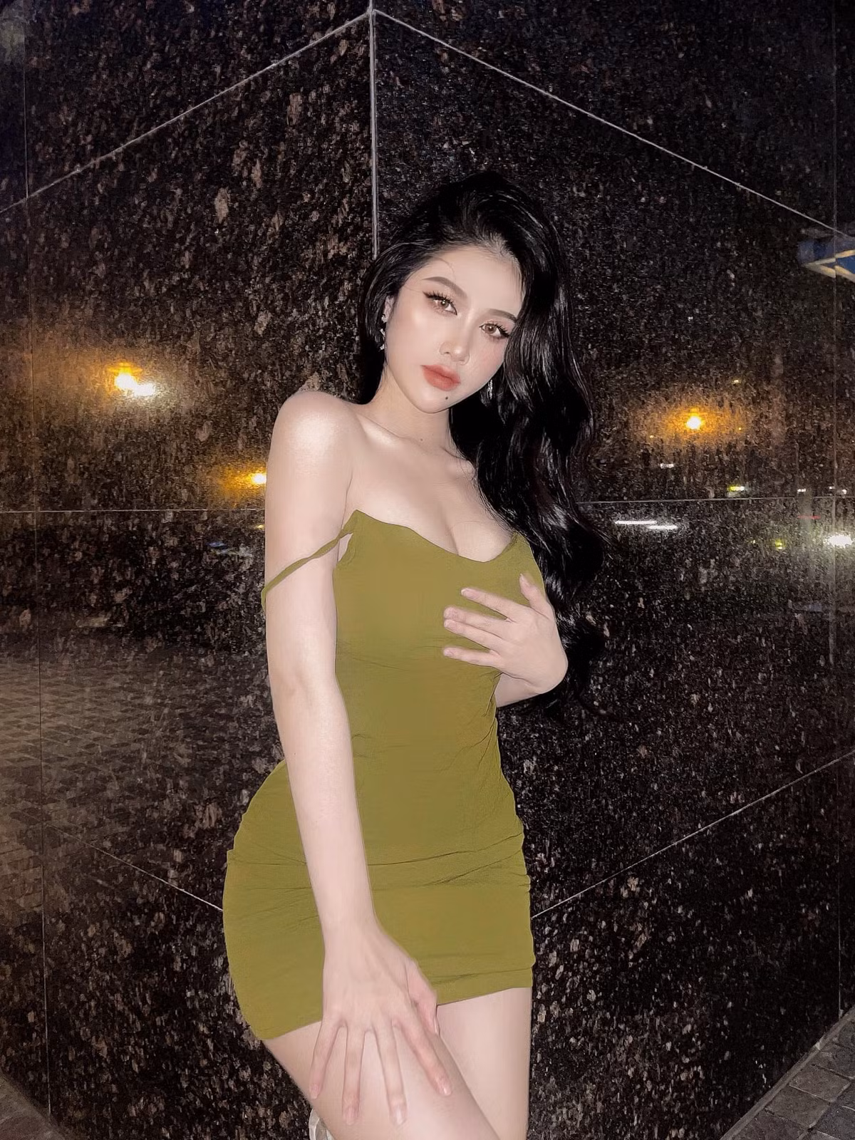 Hiện trang Instagram cá nhân của người đẹp này thu hút đến hơn 89 ngàn lượt người theo dõi.