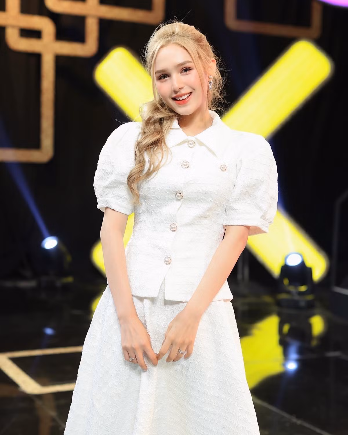 Cô nàng luôn xuất hiện với hình ảnh xinh tươi mơn mởn, gu thời trang hiện đại, sang chảnh.