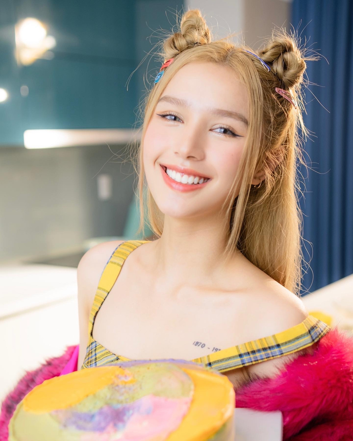 Trang Phạm (nickname Xoài Non, sinh năm 2002) là vợ của streamer nổi tiếng - Hiếu Nghiêm (Xemesis).