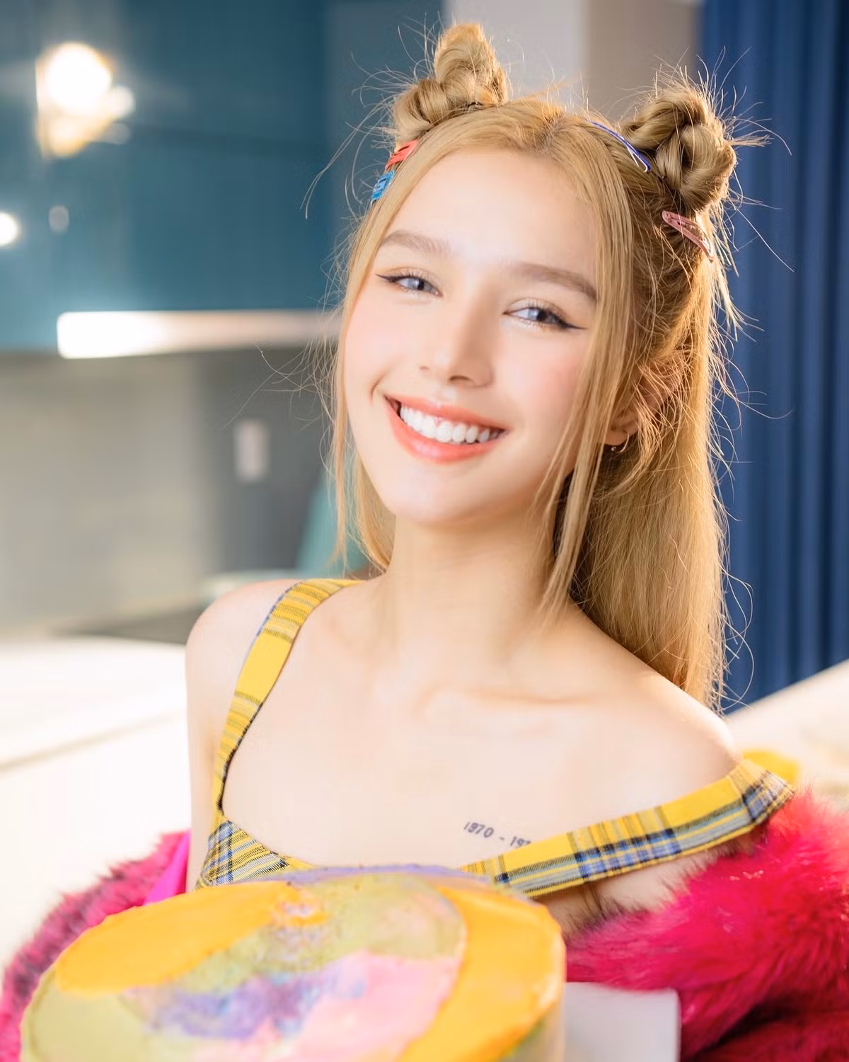 Trang Phạm (nickname Xoài Non, sinh năm 2002) là vợ của streamer nổi tiếng - Hiếu Nghiêm (Xemesis).