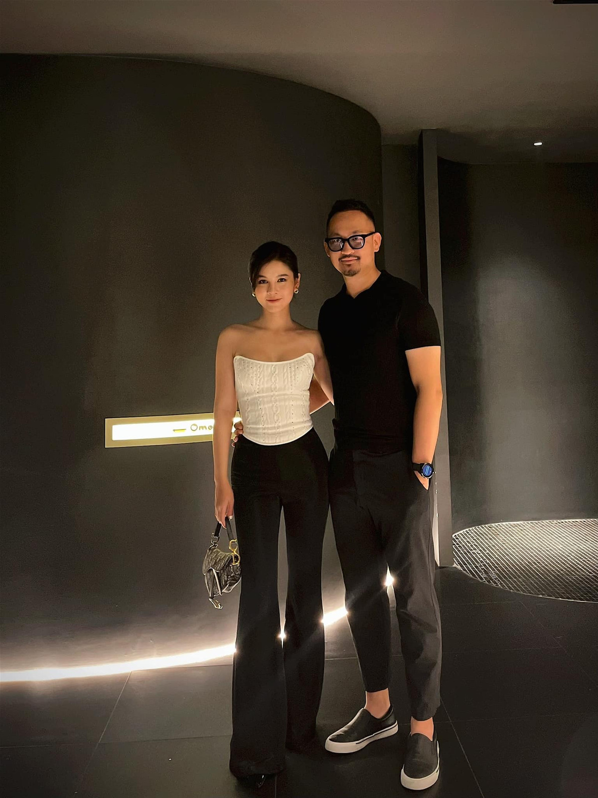 Trước đó, Thu Hoài gây chú ý vì câu chuyện ngôn tình với ông xã CEO. Theo đó, Thu Hoài gặp và quen Hoàng Nam trong 1 lần cô đi nhầm sân golf và được ông chủ của sân golf hướng dẫn học chơi bộ môn "quý tộc" này.