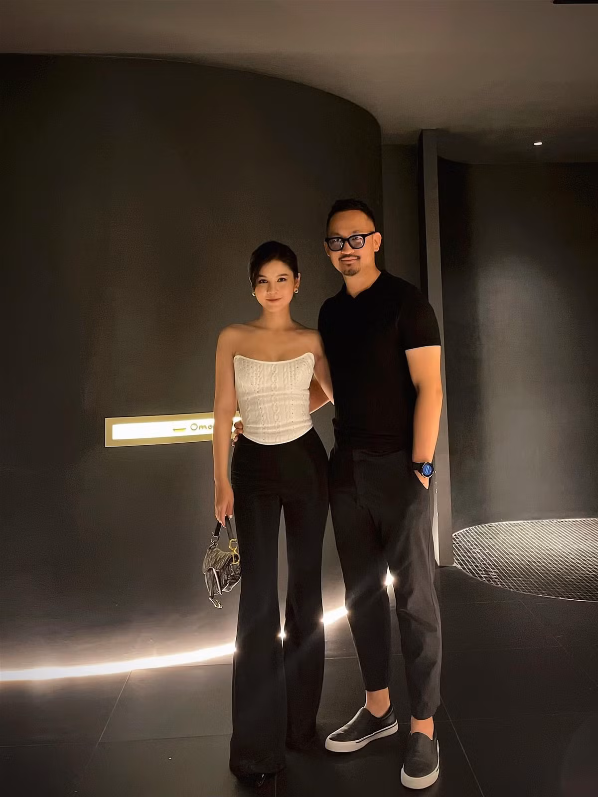 Trước đó, Thu Hoài gây chú ý vì câu chuyện ngôn tình với ông xã CEO. Theo đó, Thu Hoài gặp và quen Hoàng Nam trong 1 lần cô đi nhầm sân golf và được ông chủ của sân golf hướng dẫn học chơi bộ môn "quý tộc" này.