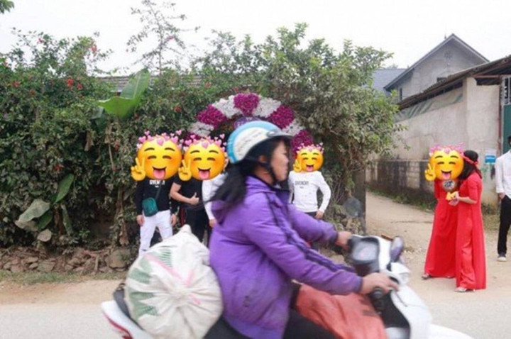 Thế nhưng, điều đáng buồn là không phải lúc nào bạn cũng gặp được nhiếp ảnh gia "có tâm", trớ trêu hơn nữa là khi thuê nhầm thợ ảnh là người yêu cũ của cô dâu hay chú rể và kết quả là cho ra đời bộ ảnh cưới thảm hoạ.