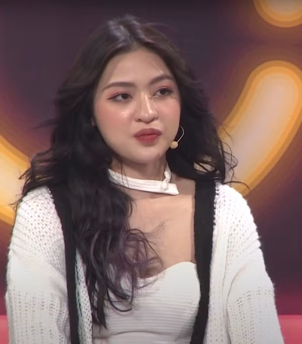 Một số bình luận trên các trang mạng khuyên Trần Thanh Tâm rằng nên tiết chế những cử chỉ, hành động của mình khi xuất hiện trên truyền hình.