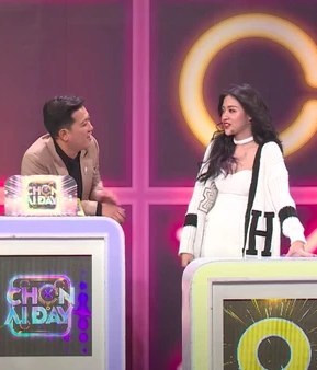 Mới đây nhất hot girl Trần Thanh Tâm cũng trở thành tâm điểm chỉ trích của netizen khi có cơ hội xuất hiện trên truyền hình với vai trò người chơi.