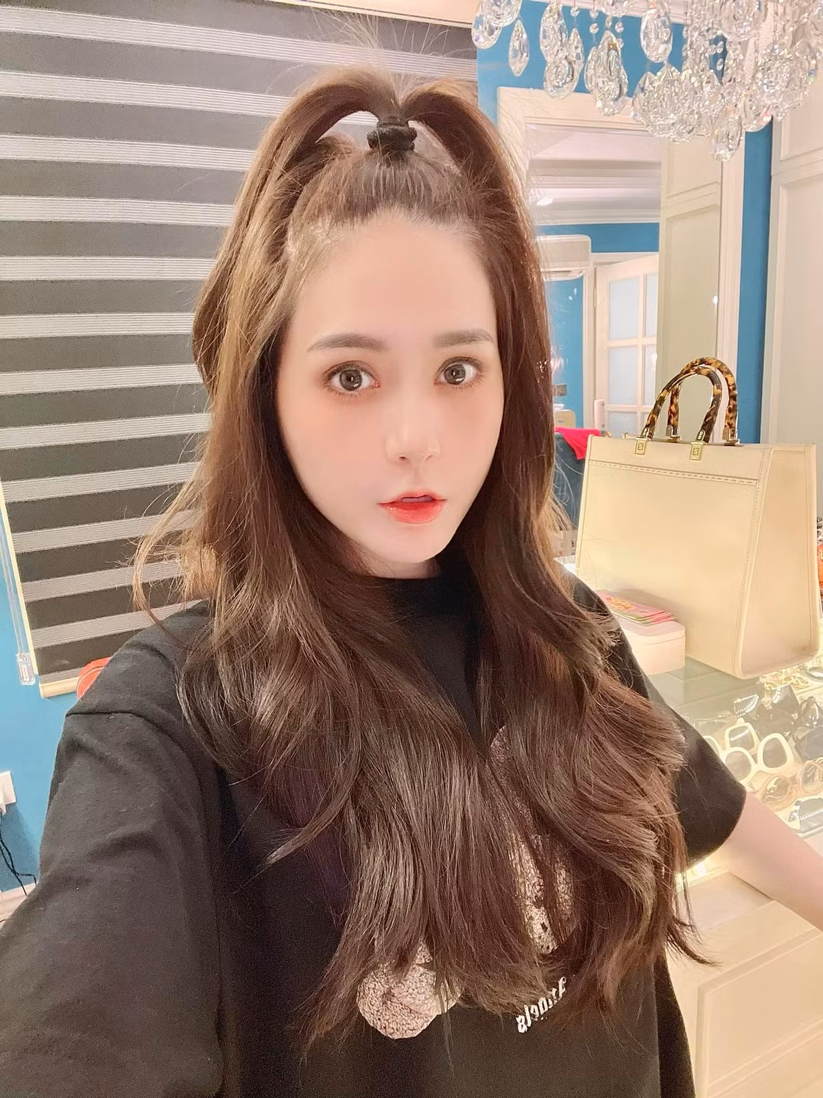 Bên dưới video, nhiều cư dân mạng bày tỏ sự ngạc nhiên cũng như ngưỡng mộ đối với những món đồ mà Đoàn Di Băng nhận được mà cô vừa chia sẻ. Ảnh: Tổng hợp