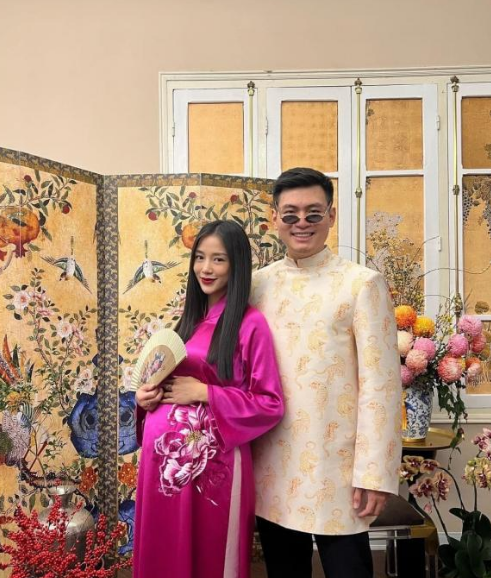 Vợ thiếu gia tập đoàn may mặc khoe bụng bầu nhìn mà “nhức mắt“ Vo thieu gia tap doan may mac khoe bung bau nhin ma “nhuc mat“