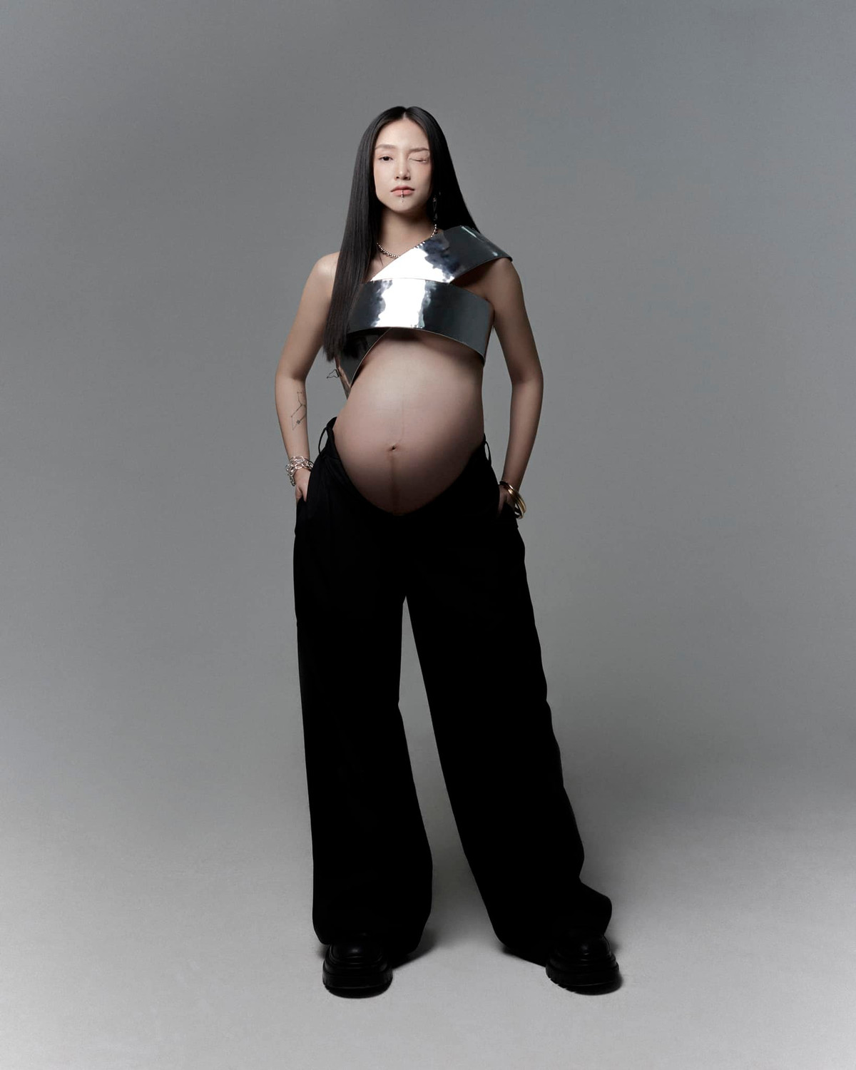 Salim liên tục tung loạt bộ ảnh bầu bí ở tháng cuối vô cùng đỉnh cao.