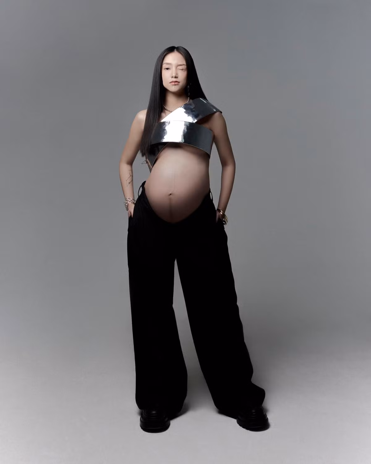 Salim liên tục tung loạt bộ ảnh bầu bí ở tháng cuối vô cùng đỉnh cao.