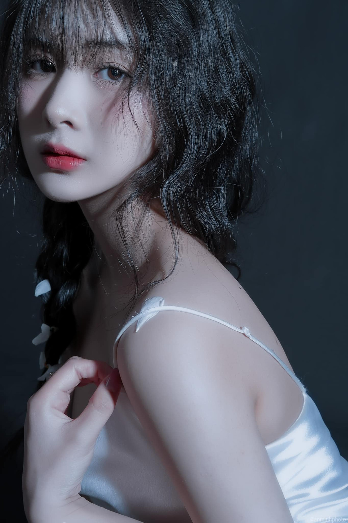 Đính kèm bộ ảnh, Quỳnh Alee còn để lại trạng thái ngập "thính": "Cuộc đời không cần gặp quá nhiều người, gặp đúng người trong ảnh là được".