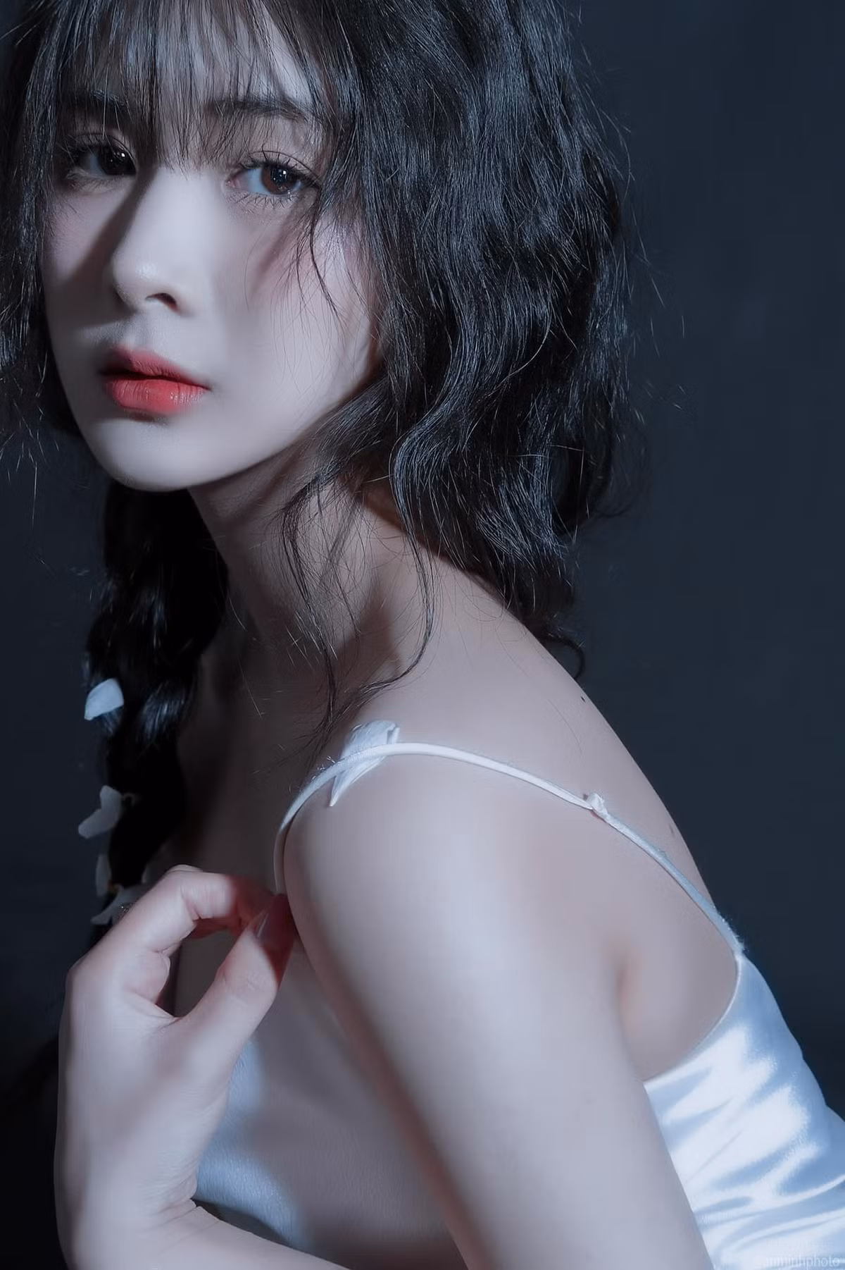 Đính kèm bộ ảnh, Quỳnh Alee còn để lại trạng thái ngập "thính": "Cuộc đời không cần gặp quá nhiều người, gặp đúng người trong ảnh là được".