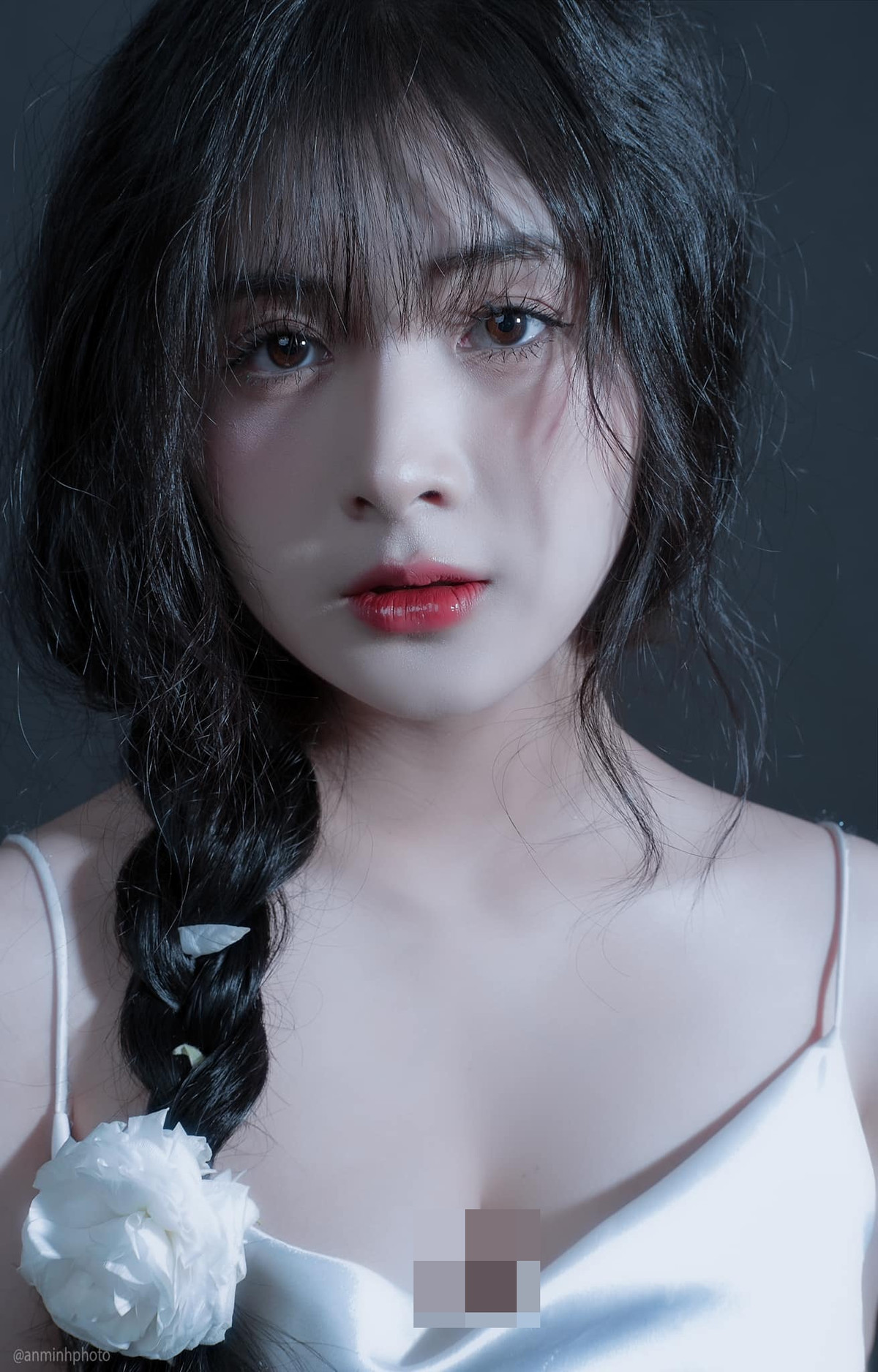 Bộ ảnh vừa được tung ra đã nhận về tới 49 ngàn lượt yêu thích cùng 1,6 ngàn bình luận và hàng trăm lượt chia sẻ.