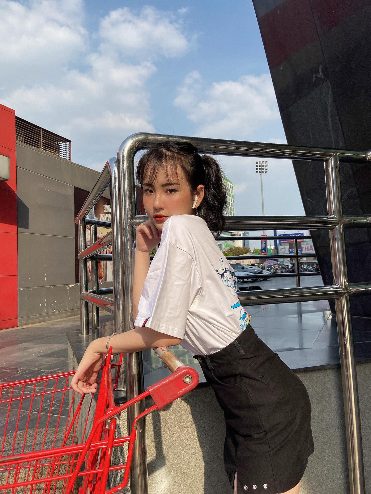 Hiện tại, Nhã Trân đang học tập và sinh sống tại thành phố Hồ Chí Minh.