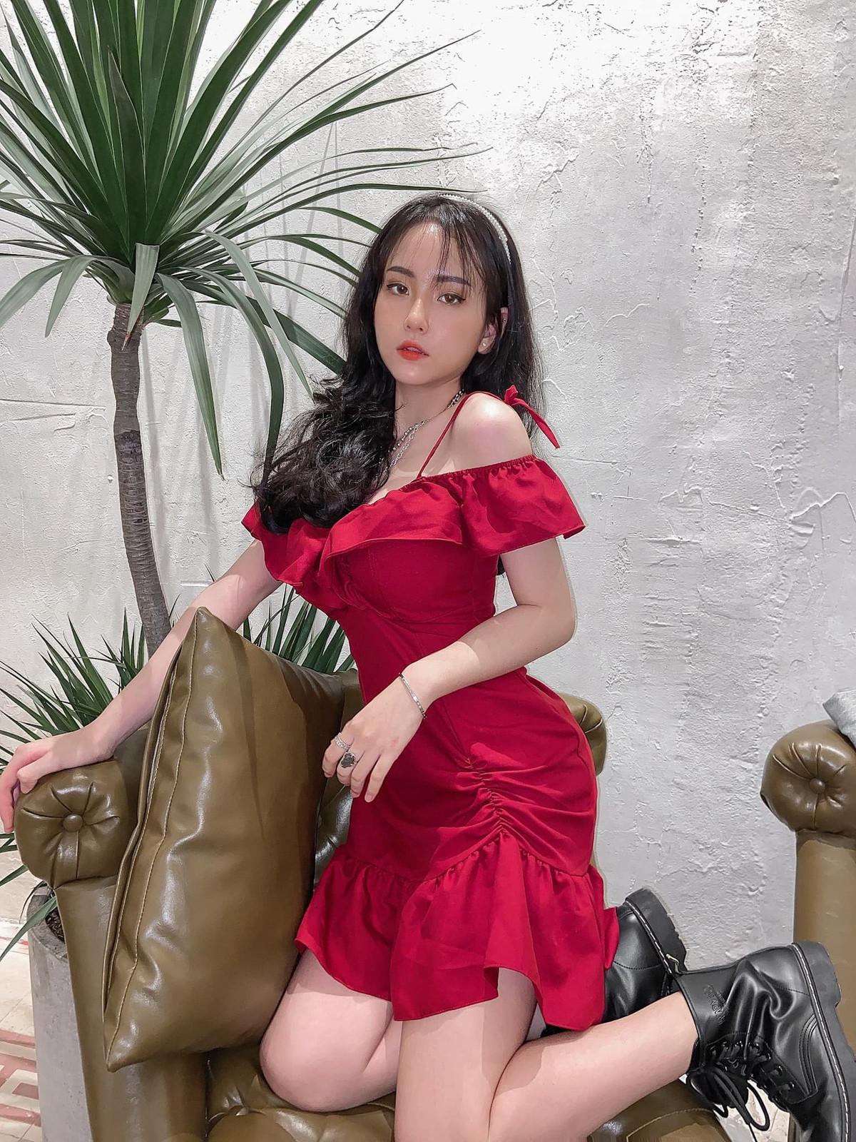 Trang Facebook cá nhân của Nhã Trân đã thu hút vài chục nghìn lượt theo dõi. Tính đến thời điểm hiện tại trang facebook cá nhân của Nhã Trân đã thu hút gần 90 nghìn lượt theo dõi - một con số vô cùng ấn tượng.