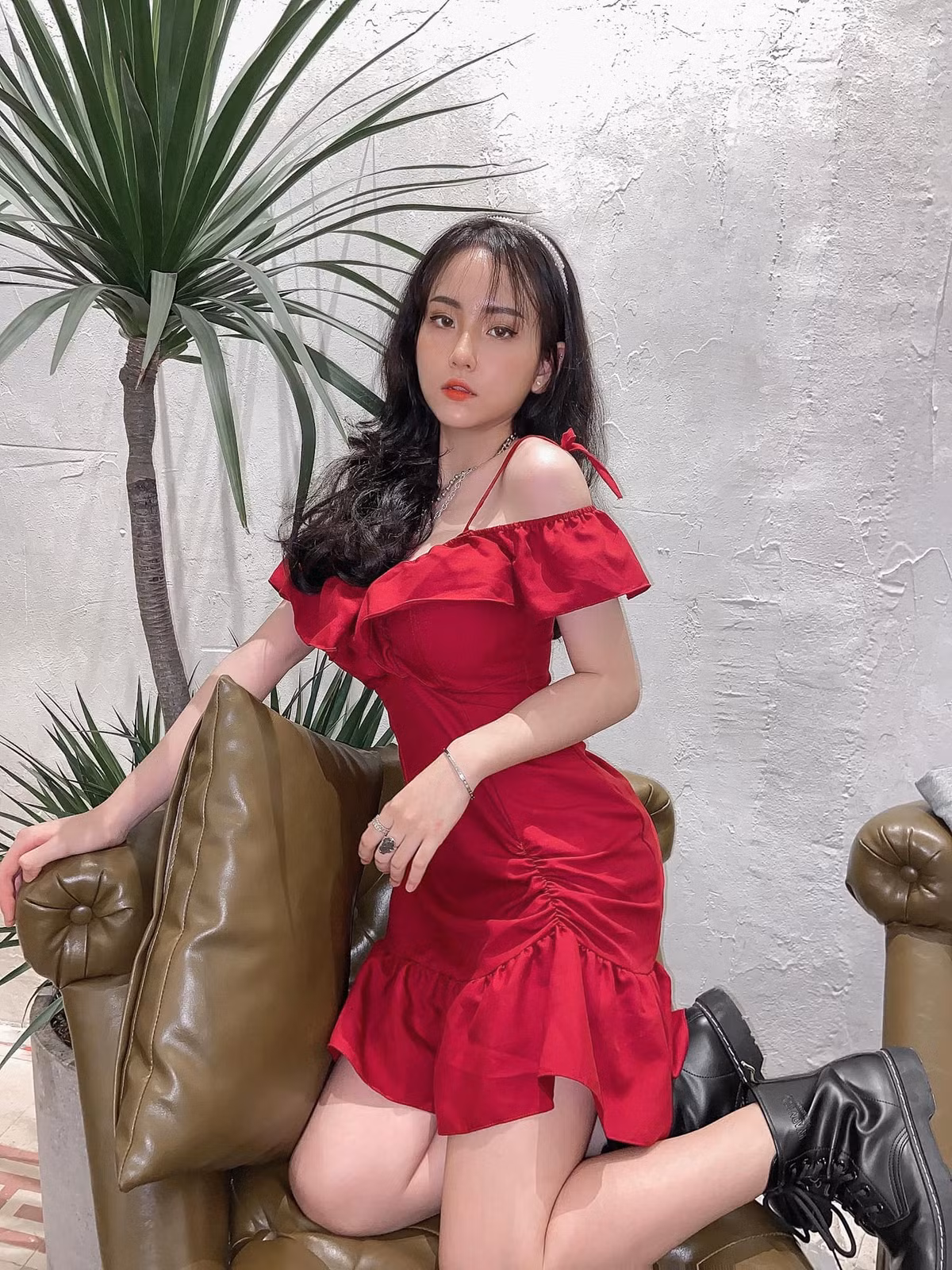 Trang Facebook cá nhân của Nhã Trân đã thu hút vài chục nghìn lượt theo dõi. Tính đến thời điểm hiện tại trang facebook cá nhân của Nhã Trân đã thu hút gần 90 nghìn lượt theo dõi - một con số vô cùng ấn tượng.