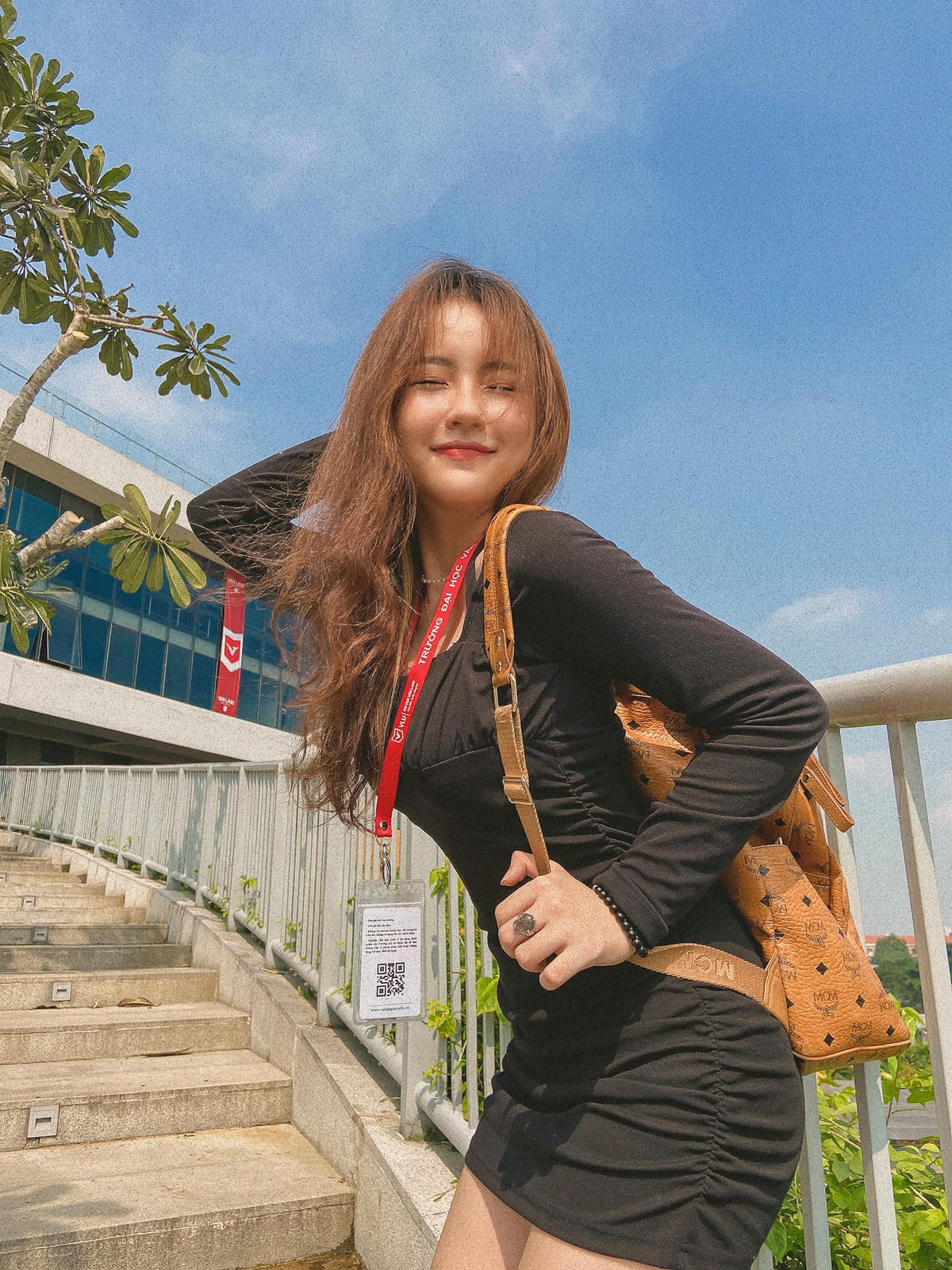 Trên mạng xã hội, Nhã Trân thường xuyên chia sẻ những hình ảnh khoe khéo vòng 1 căng tròn, tràn đầy sức sống.