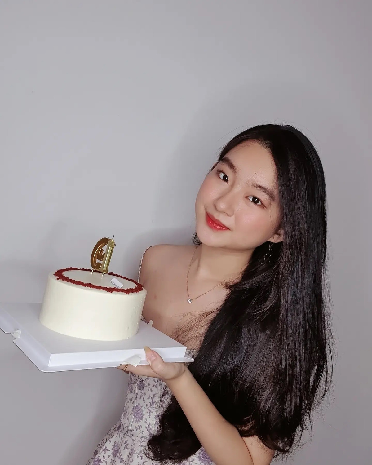 Dù rất yêu thích làm mẫu ảnh song hot girl Trang Đào luôn đặt việc học lên hàng đầu.