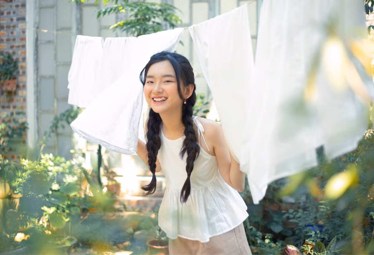 Được biết, gái xinh này vừa là sinh viên Khoa Chính trị quốc tế và Ngoại giao tại Học viện Ngoại giao, vừa là sinh viên ĐH Kinh doanh và Kinh tế quốc tế (Bắc Kinh, Trung Quốc).