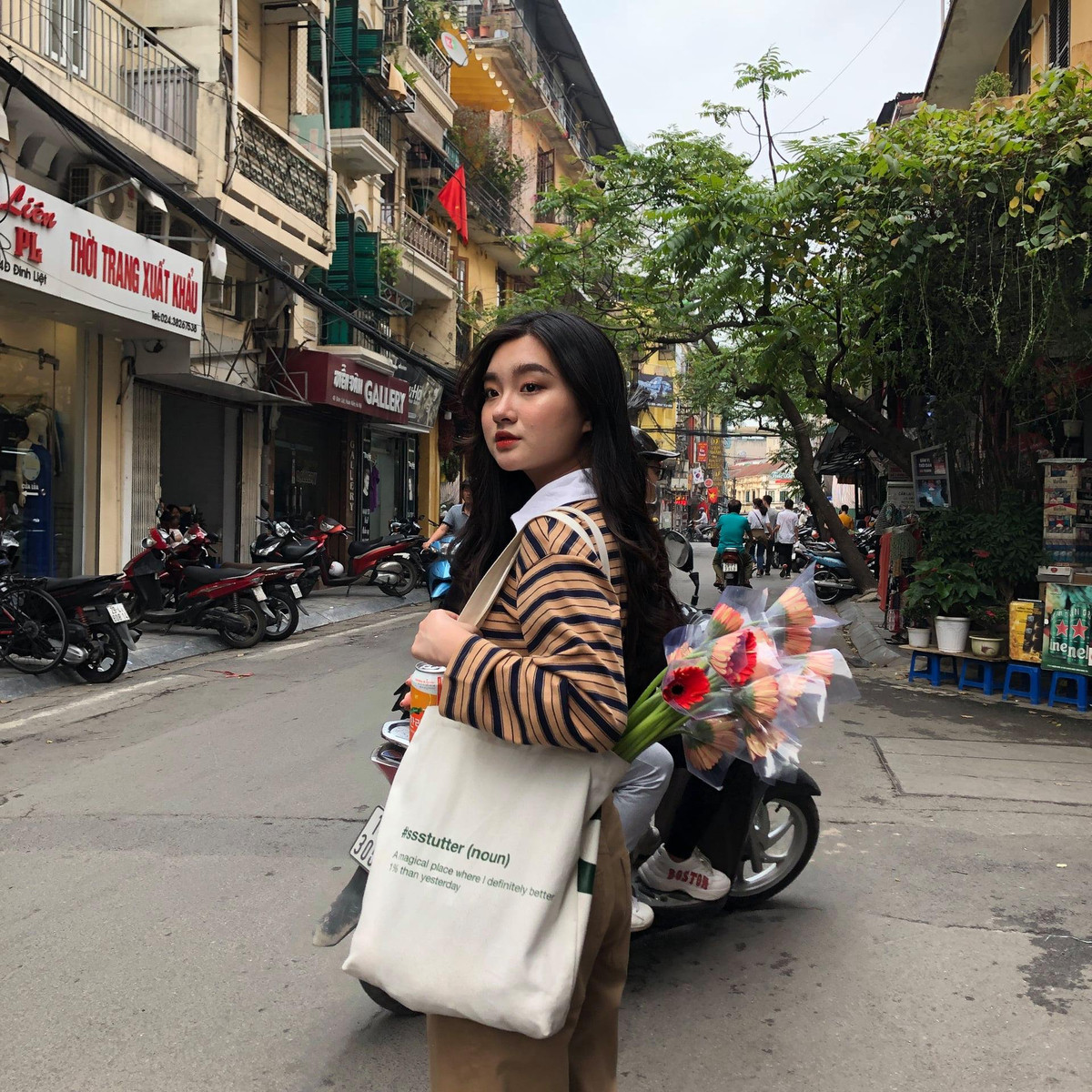 Cô luôn chọn riêng cho mình một cuộc sống bận rộn, mới mẻ, thay vì một cuộc đời an nhàn, nhàm chán. Ảnh: FBNV