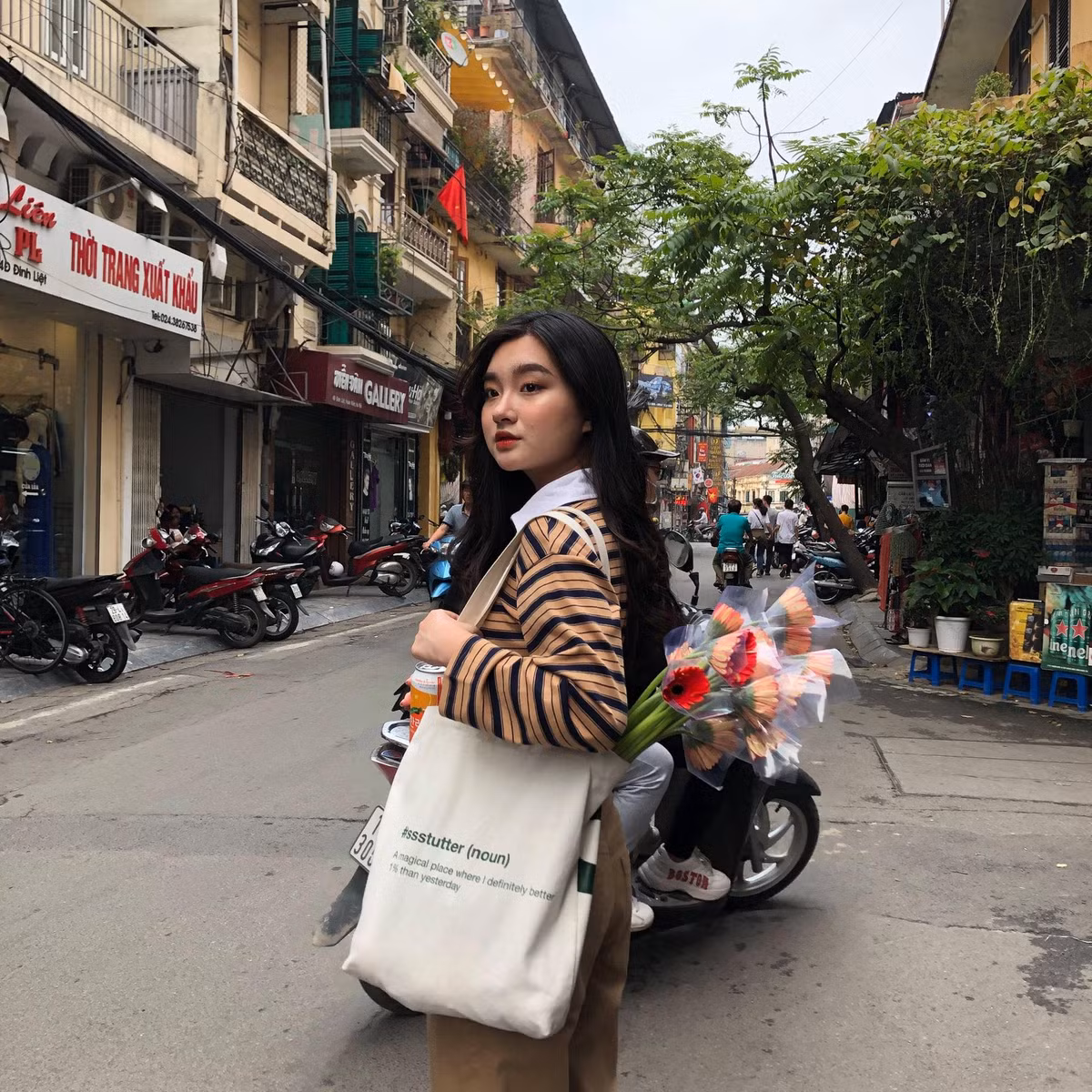 Cô luôn chọn riêng cho mình một cuộc sống bận rộn, mới mẻ, thay vì một cuộc đời an nhàn, nhàm chán. Ảnh: FBNV