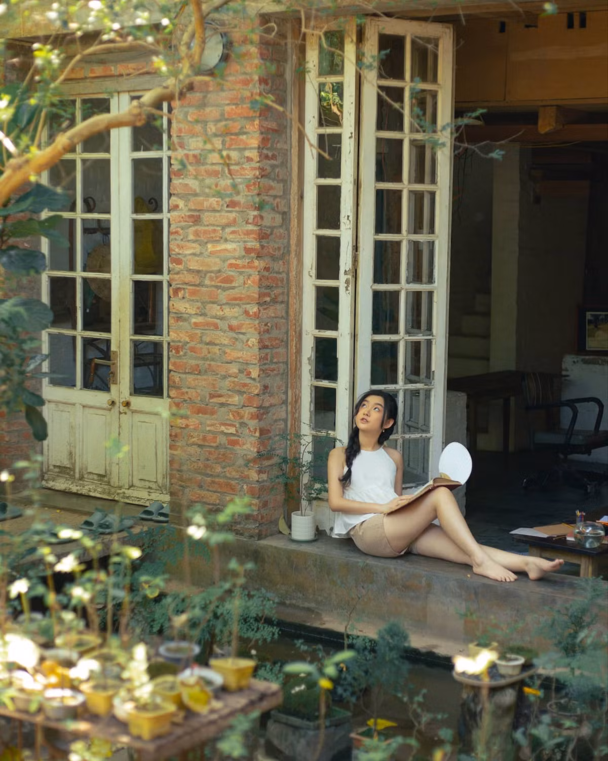 Kelly Trang Đào vừa học song song hai chương trình đại học, vừa làm mẫu cho các shop thời trang.