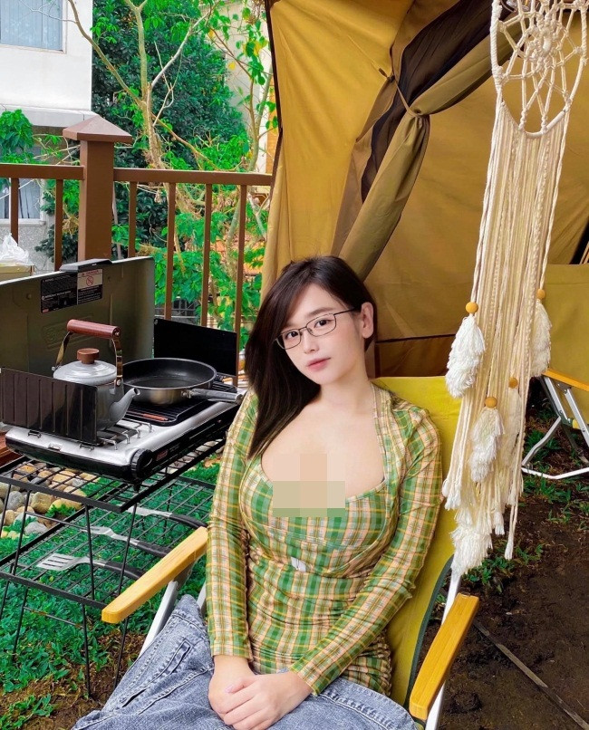 Thiên Di nổi bật với những lựa chọn trang phục ấn tượng tôn được lợi thế hình thể.