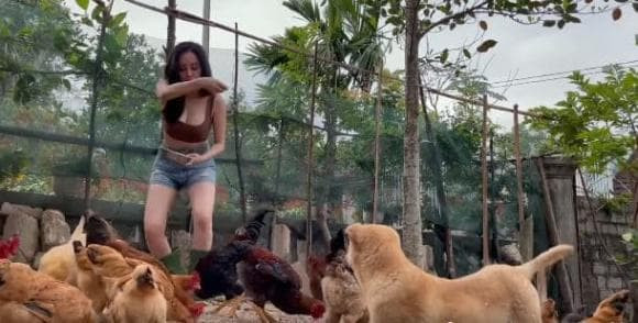 Huyền Anh liên tục gây chú ý với nhưng clip đời thường quay tại quê nhà. Ảnh: Tổng hợp