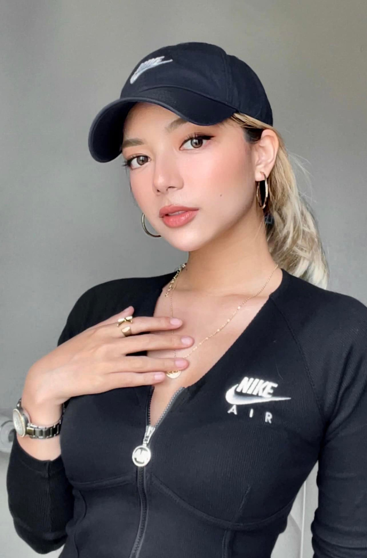 Katleen Phan Võ lớn lên tại Montreal, Canada và thông thạo ba ngôn ngữ Anh, Pháp, Việt.