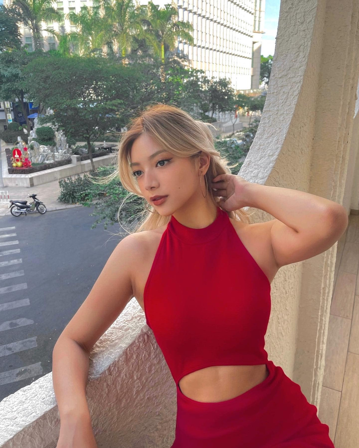 Vẻ đẹp của Katleen là sự kết hợp của nhan sắc Việt và phong cách gợi cảm của phương Tây.