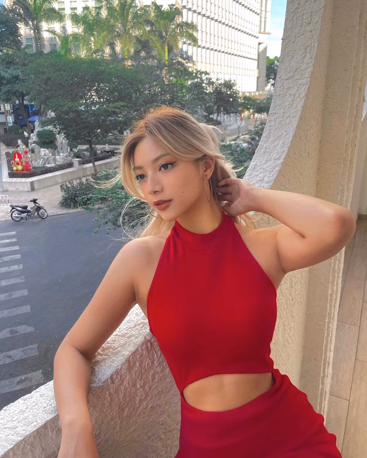 Vẻ đẹp của Katleen là sự kết hợp của nhan sắc Việt và phong cách gợi cảm của phương Tây.