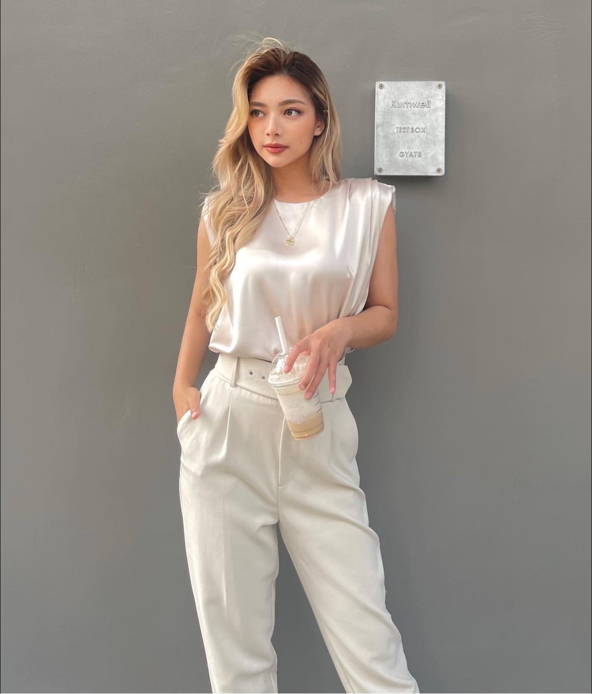 Nói về nhan sắc của hot girl Katleen Phan Võ, cô nàng này được thừa hưởng trọn vẹn nhan sắc quyến rũ từ mẹ với gương mặt thanh tú và đôi mắt to sáng hút hồn.