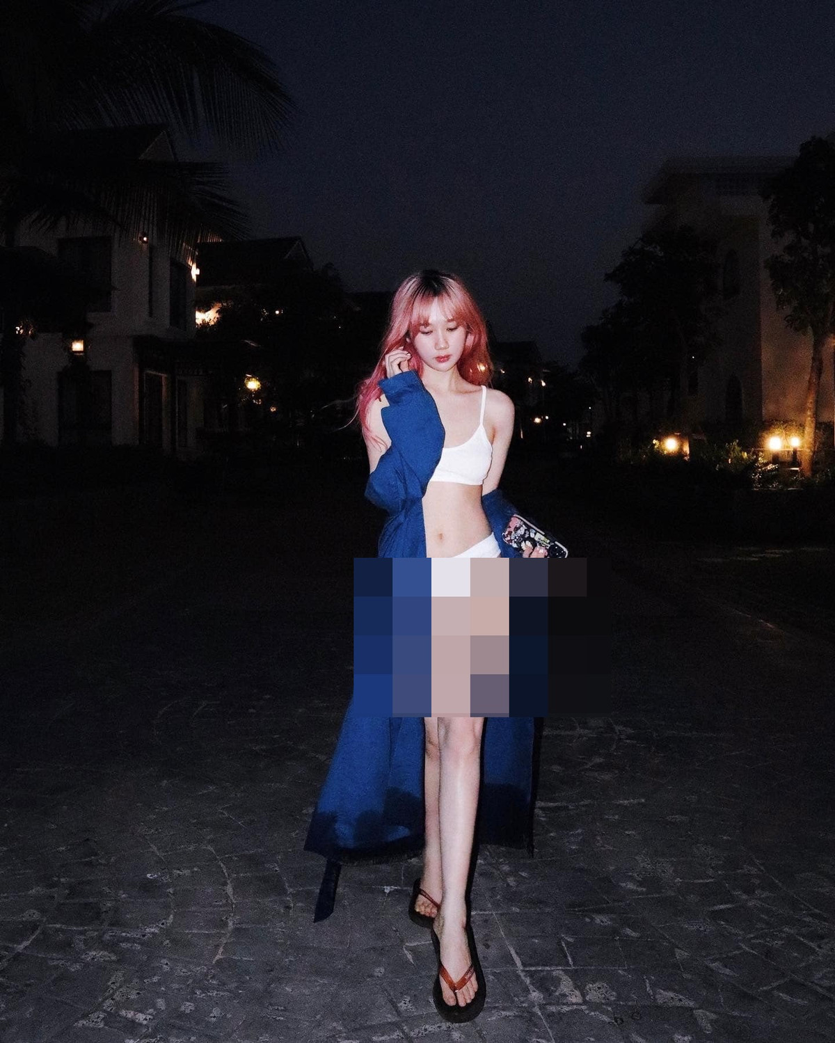 Chỉ sau 2 giờ đăng tải, loạt ảnh của Mina Young nhận về gần 50 nghìn lượt tương tác từ like, thả tim cho đến bình luận và chia sẻ.