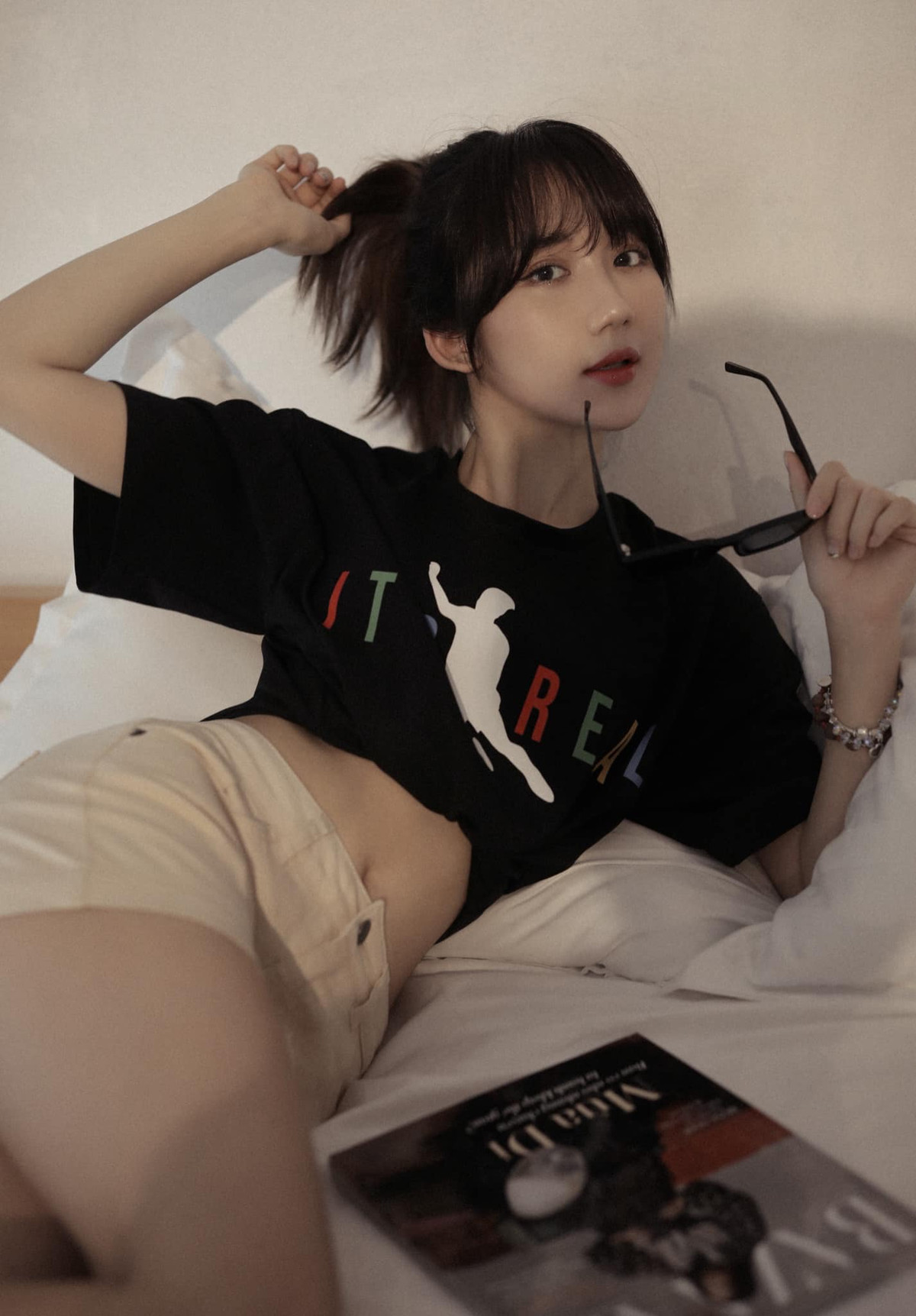 Có fan còn cho rằng cô nàng đang trong "tuổi nổi loạn" nên liên tục thay đổi phong cách.