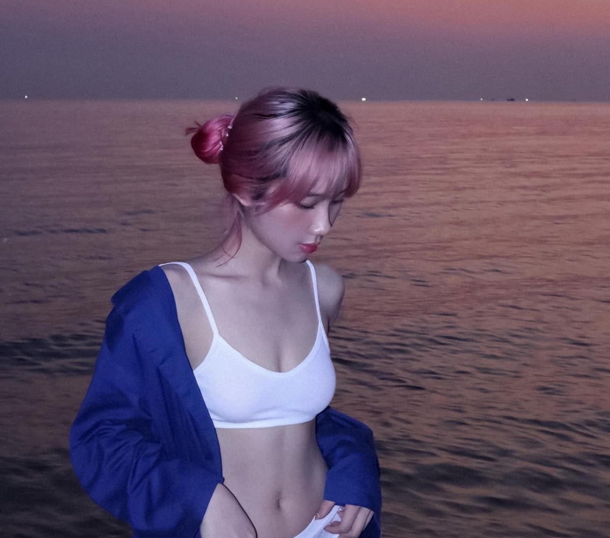 Bộ ảnh diện bikini táo bạo mới đây của Mina Young là một điển hình, chính vóc dáng đẹp và gợi cảm của cô đã khiến không ít fans phải trầm trồ.