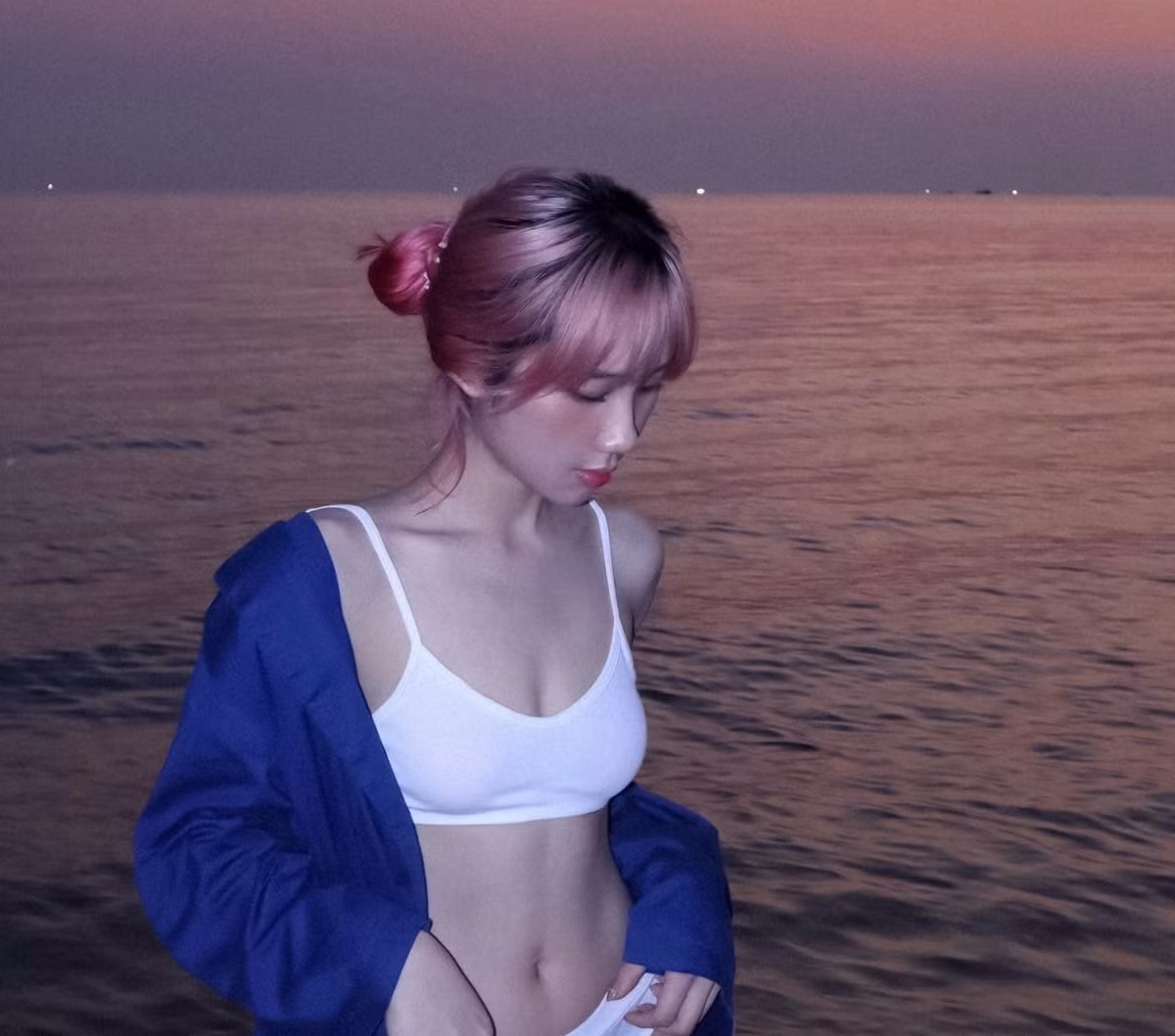 Bộ ảnh diện bikini táo bạo mới đây của Mina Young là một điển hình, chính vóc dáng đẹp và gợi cảm của cô đã khiến không ít fans phải trầm trồ.